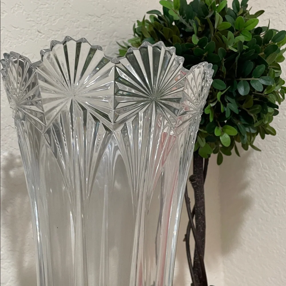 VTG 90’s MIKASA “DUCHESS“ Flair 14”Vase Lead Crystal shark teeth edges Like New